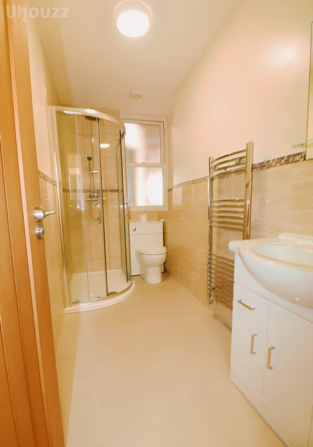 Entire Place·1B1B··1·5 Queen Victoria Rd 3