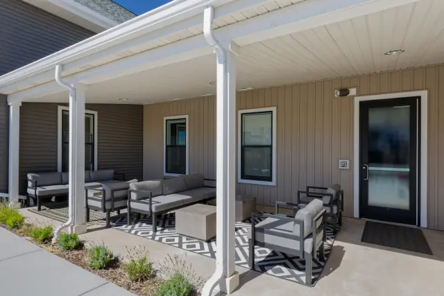 Yugo Pullman Hills 4