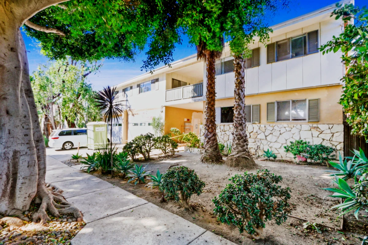 2921 Arizona Apartments 0