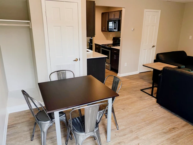 106 S Gregory Street, Urbana, IL 61801 2