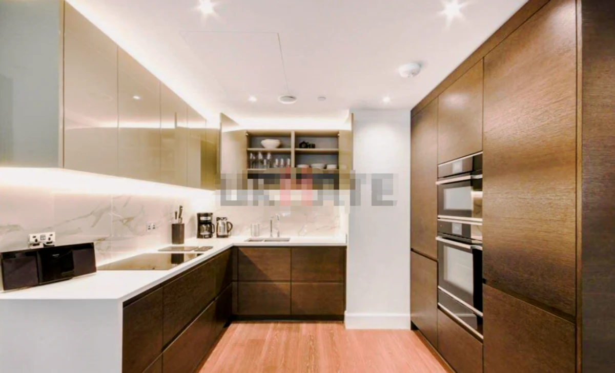 UM-Royal Warwick Square F 0