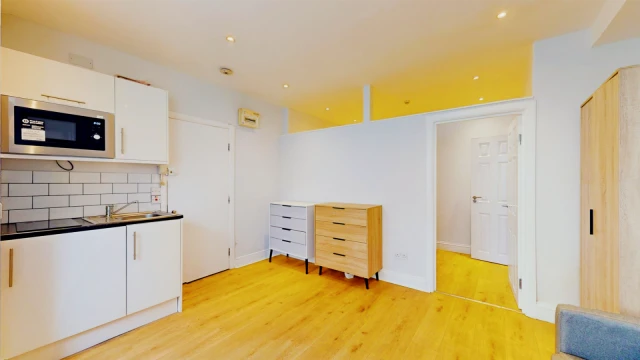 Stanwick Road, West Kensington 3