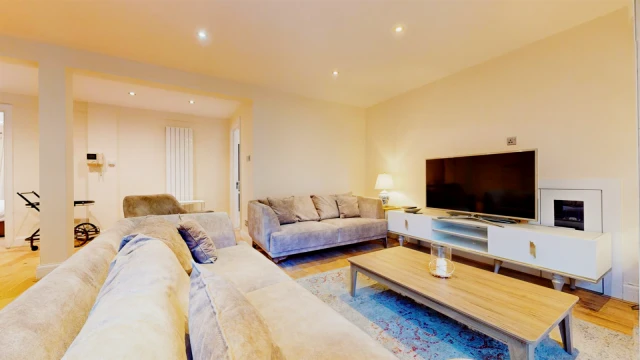 Hampden Gurney Street, Hyde Park 3