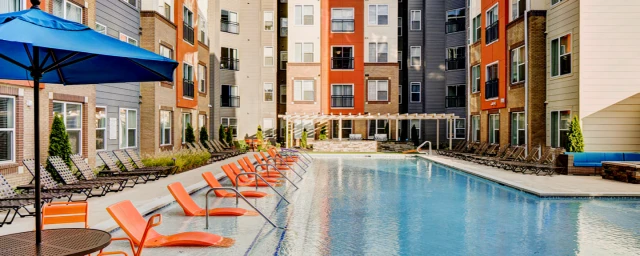 U Centre on College 3