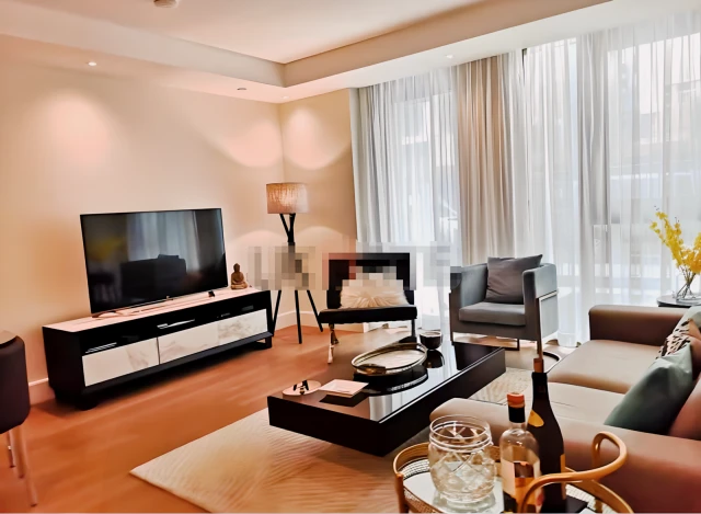 UM-Royal Warwick Square F 1