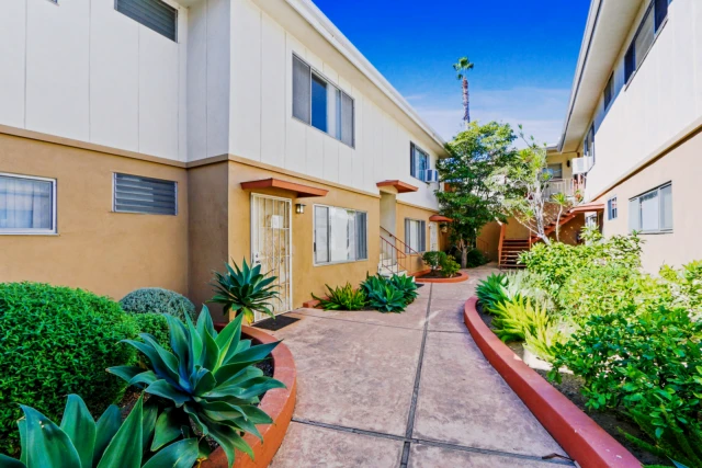 2921 Arizona Apartments 3