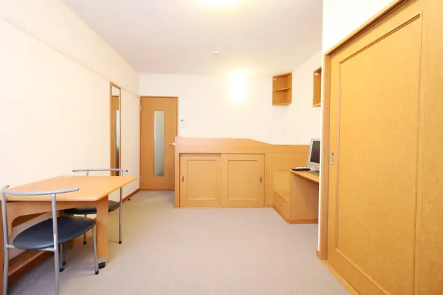 レオパレスＰＥＲＳＩＭＭＯＮ 4