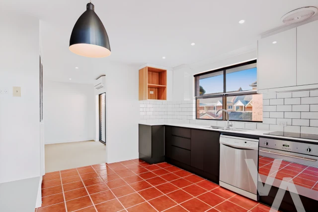 40 Bruce Street, Cooks Hill 1