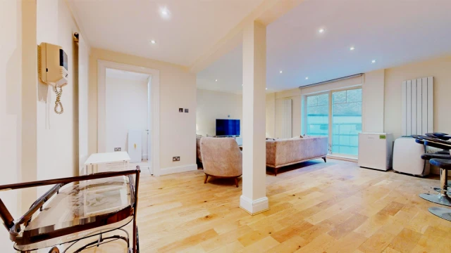 Hampden Gurney Street, Hyde Park 4