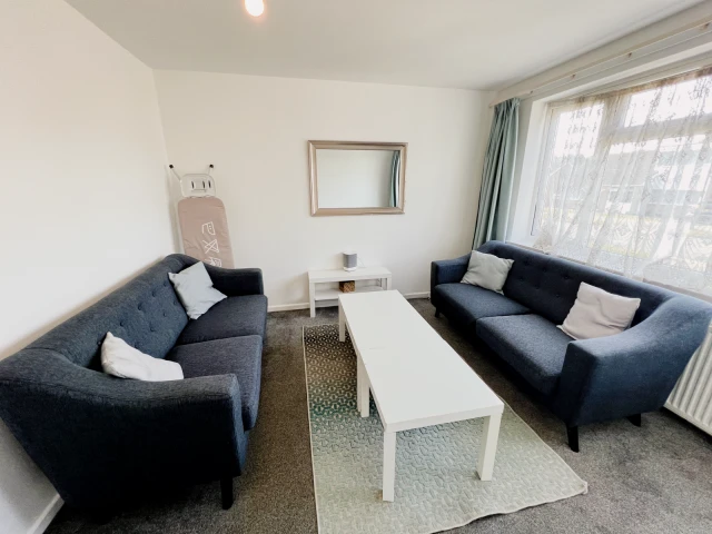 103 De Montfort Way