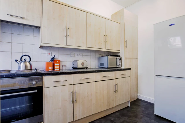 Flat 2, 1 VICTORIA ROAD 3