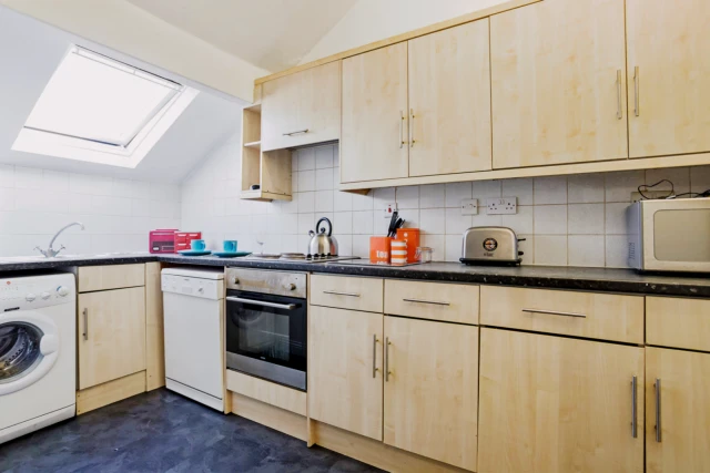 Flat 2, 1 VICTORIA ROAD 4
