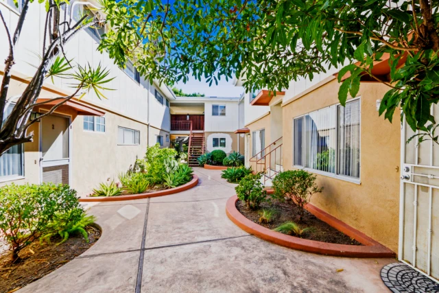 2921 Arizona Apartments 4