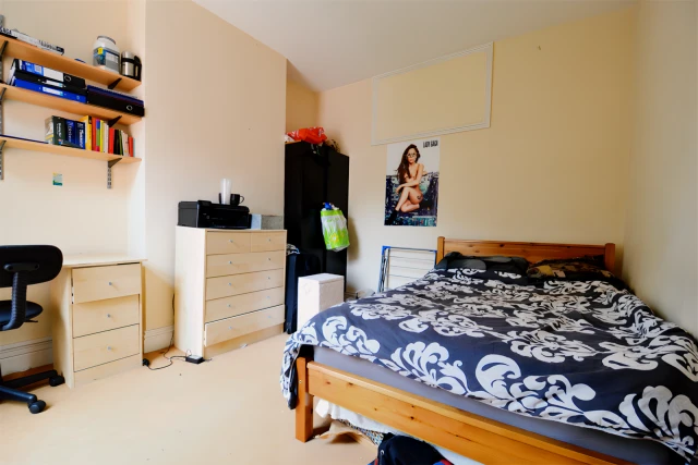 Entire Place·5B2B···964 Pershore Road, Selly Oak 4