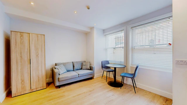 Stanwick Road, West Kensington 1