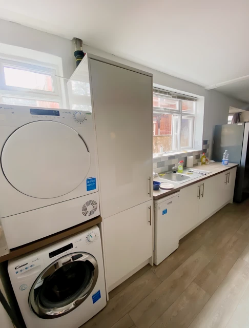 18 Auckland Avenue 2