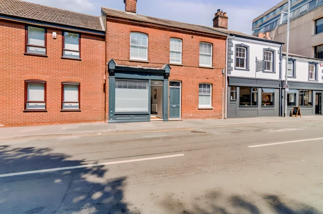 Beautiful Surrey Street Duplex