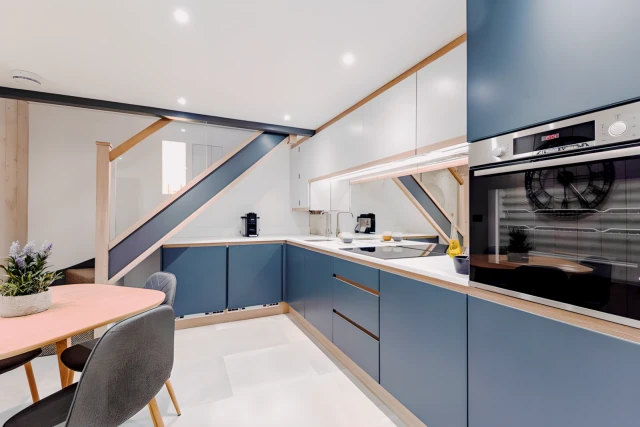 Contemporary 2 bed apartment 4