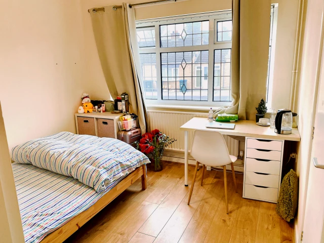 4 Evesham Walk,Cannon Park