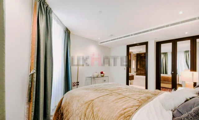 UM-Royal Warwick Square F 2