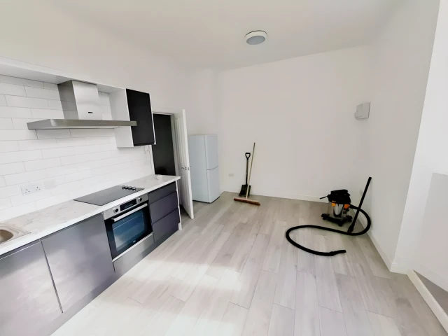 ST-High Street West 4