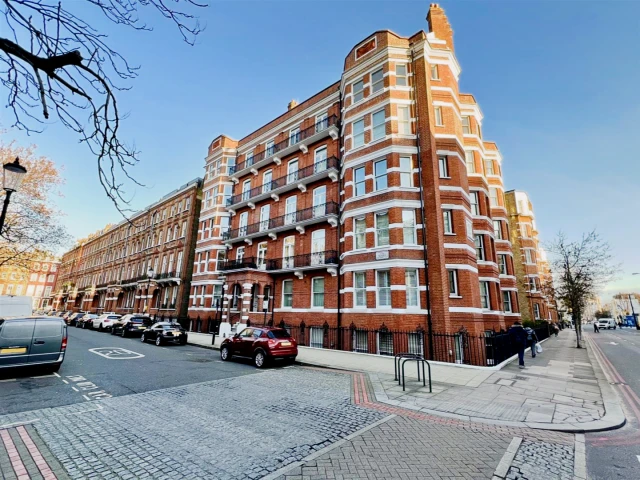 Nevern Square, Earls Court