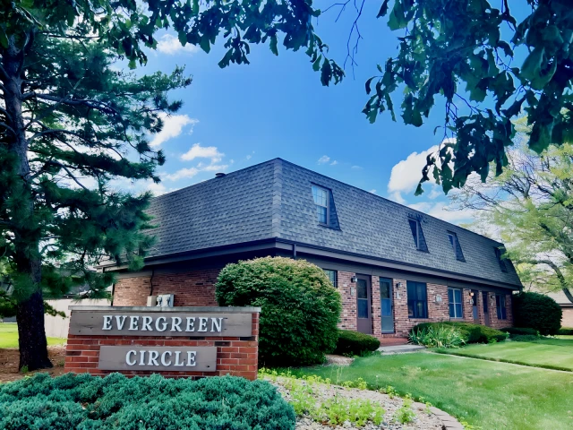 1604B Lyndhurst Dr. , Savoy, IL 61874 4