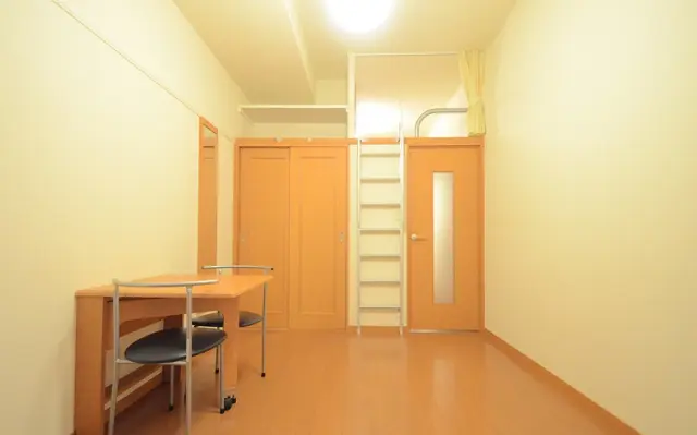 レオパレスルミエール 105号室 1