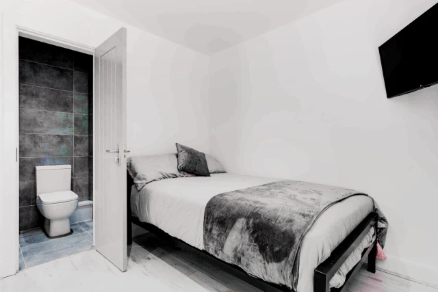 28 Avondale Road, LN2 3