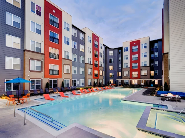 U Centre on College 2