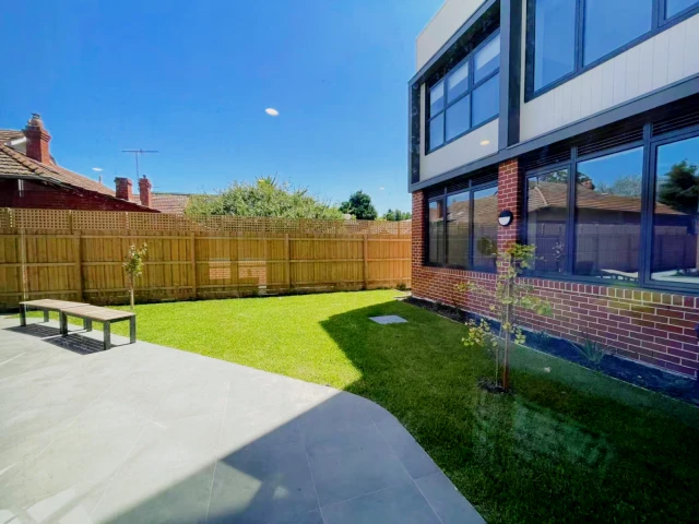 965 Dandenong Road